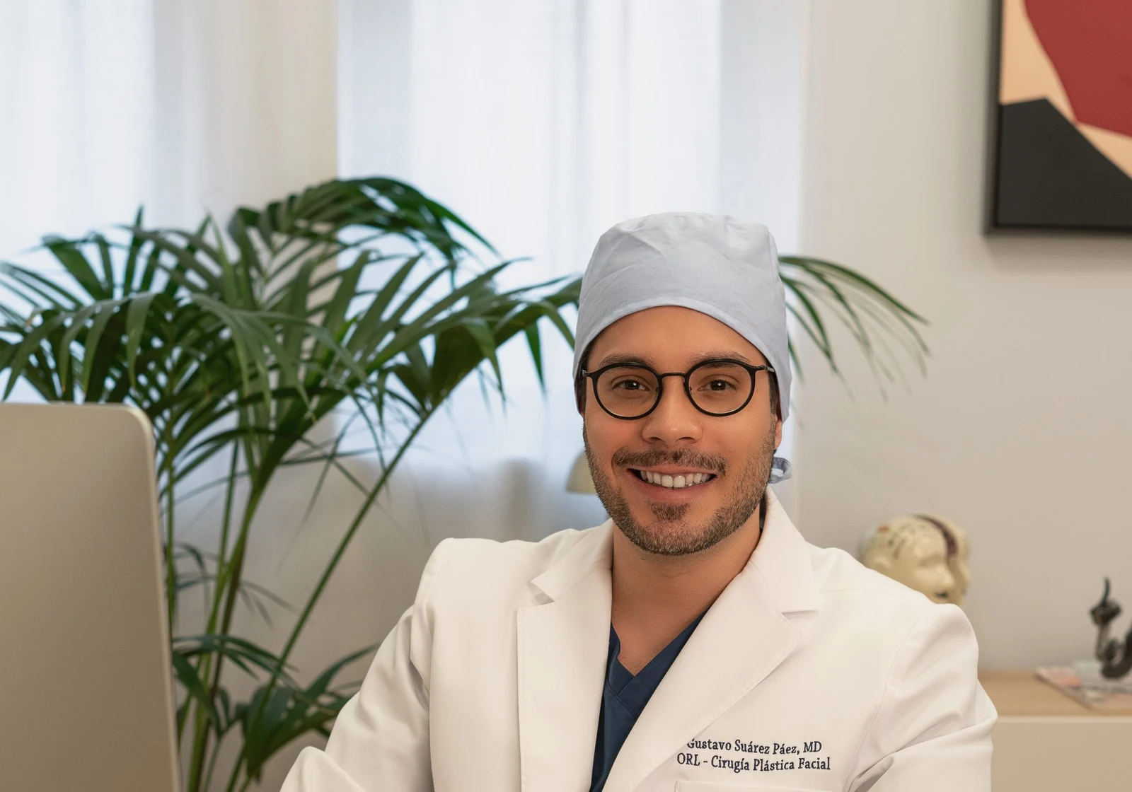 El doctor en su mesa